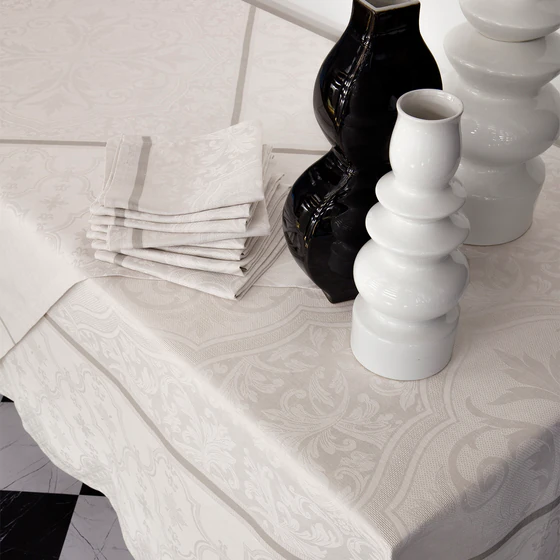 Le Jacquard Francais Tischläufer Armoiries Off white / Lya