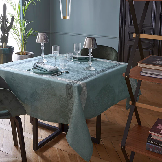 Le Jacquard Francais Symphonie Baroque Smoke / Fumee Tischdecke 