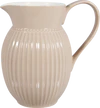 Greengate Jug Alice | Zeitlose Kanne in Creamy Fudge | Hochwertiger Keramikkrug