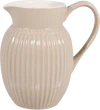 Greengate Jug Alice | Zeitlose Kanne in Creamy Fudge | Hochwertiger Keramikkrug