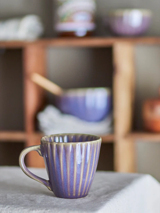 Bloomingville Latina Becher – Zeitloser Steinzeug-Becher in Lila / Purple