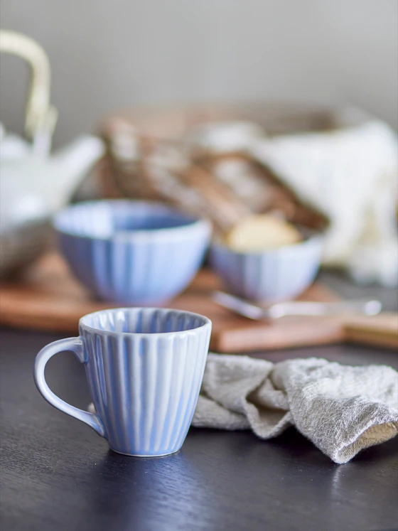 Bloomingville Latina Becher – Zeitloser Steinzeug-Becher in Hellblau