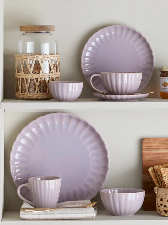 Bloomingville Latina Teller – Großer Steinzeug-Teller in Rosa mit gewelltem Rand (27 cm)