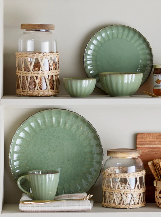 Bloomingville Latina Teller – Großer Steinzeug-Teller in Hellgrün mit gewelltem Rand (27 cm)