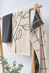 Cawö Handtuch Atelier 6239-37 Beige – Edles Wende-Handtuch mit floralem Muster aus 100 % Baumwolle