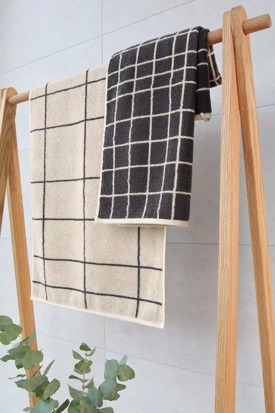 Cawö Handtuch Atelier 6241-37 Beige – Hochwertiges Wende-Handtuch mit feinem Karomuster aus 100 % Baumwolle