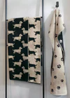 Cawö Handtuch We Love Dogs 6247-93 – Pfoten-Design in Schwarz/Beige