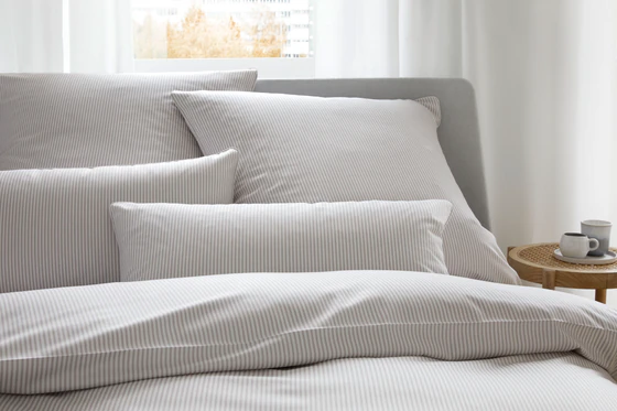 Elegante Hamburger Streifen-Bettwäsche: Luxuriös & Zeitlos