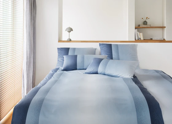 Elegante Silhouette-Bettwäsche Stahlblue – Hautsympathisch & Pflegeleicht