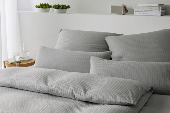Elegante Solid Stripe Bettwäsche - Weich, Allergikerfreundlich