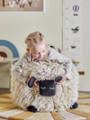 Kinderzimmer-Pouf Bloomingville MINI Dolly Weiß Wolle Schaf-Design