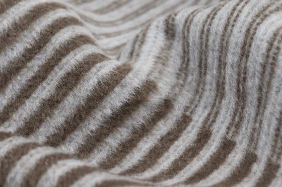 Wohndecke Biederlack Maze Stone – Weich & Hautsympathisch