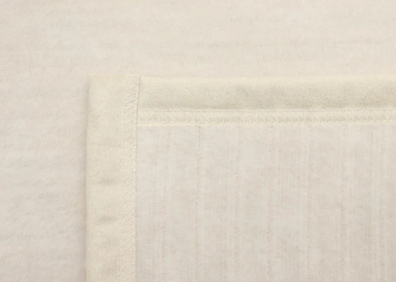 Wohndecke Biederlack Feel Pearl – Edle Samtband-Einfassung