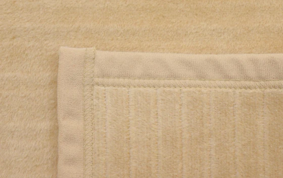 Wohndecke Biederlack Feel Sand – Samtband & Cord-Optik