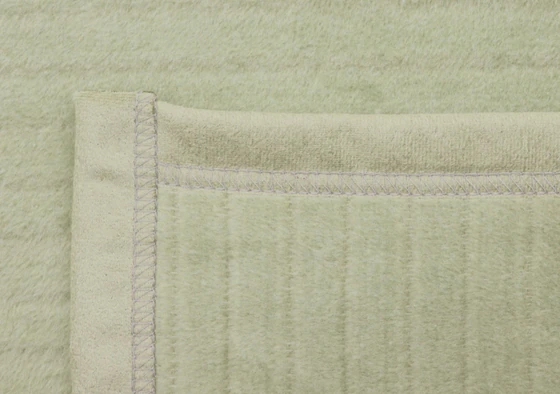 Wohndecke Biederlack Feel Salvia – Weich & Wärmend, Samtband