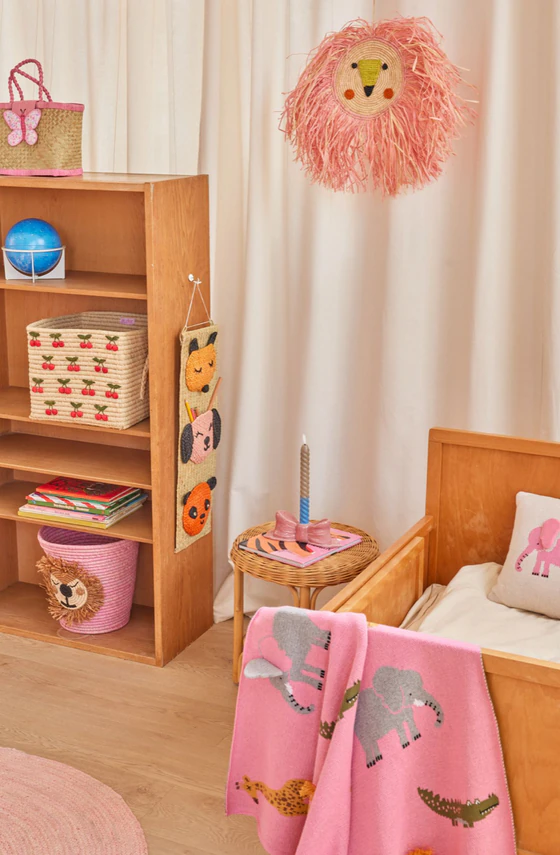 Babydecke Rosa Rice by Rice – Strickdecke mit 3D-Tieren