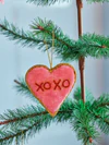 Weihnachtsbaumanhänger Herz Rosa Rice by Rice – Handbestickt, Samt