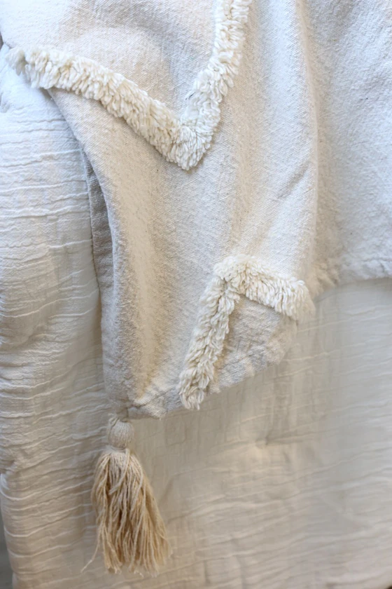 Tagesdecke Chic Antique Aix Off White – Nachhaltig & Weich