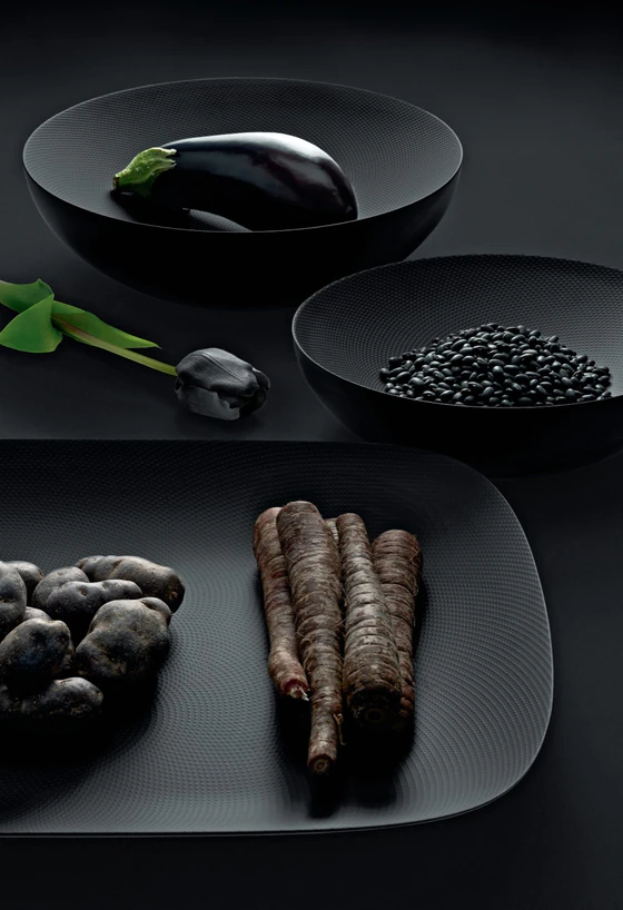 Alessi Moiré MW70 BT Tablett – rechteckig schwarz mit Reliefdekor