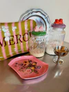Serviertablett Metall Blumenstrauß Pink – Rice by Rice