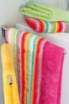 Cawö Lifestyle 7008-25 Streifen Frottiertücher in Multicolor: Farbenfroher Badezimmerklassiker