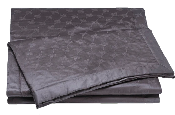 JOOP! Kornblumen-Allover-Plaid – Luxuriöses Jacquard-Satin-Design